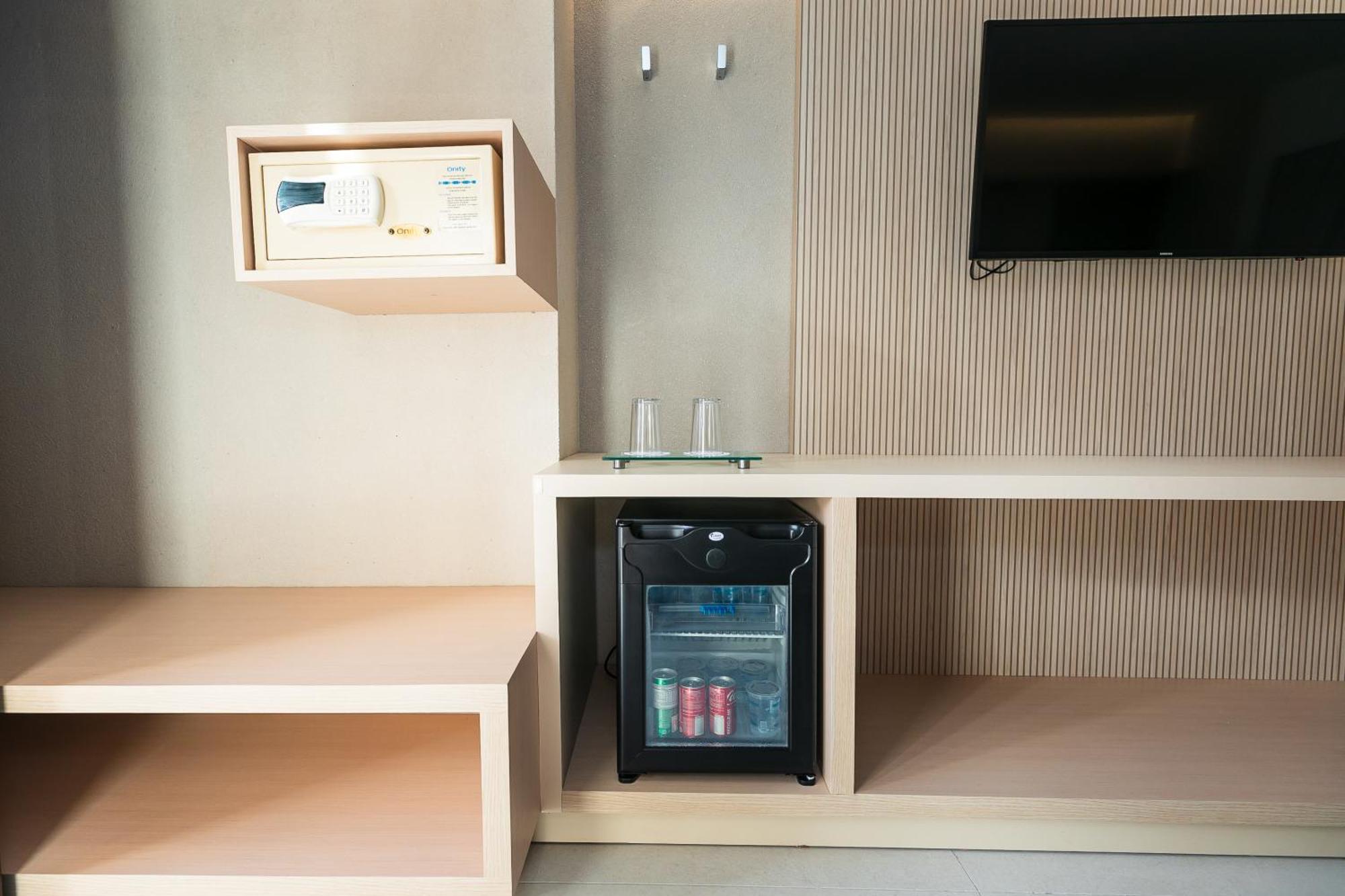 Ocean Palace All Inclusive Premium Натал Экстерьер фото A mini-refrigerator in a hotel room
